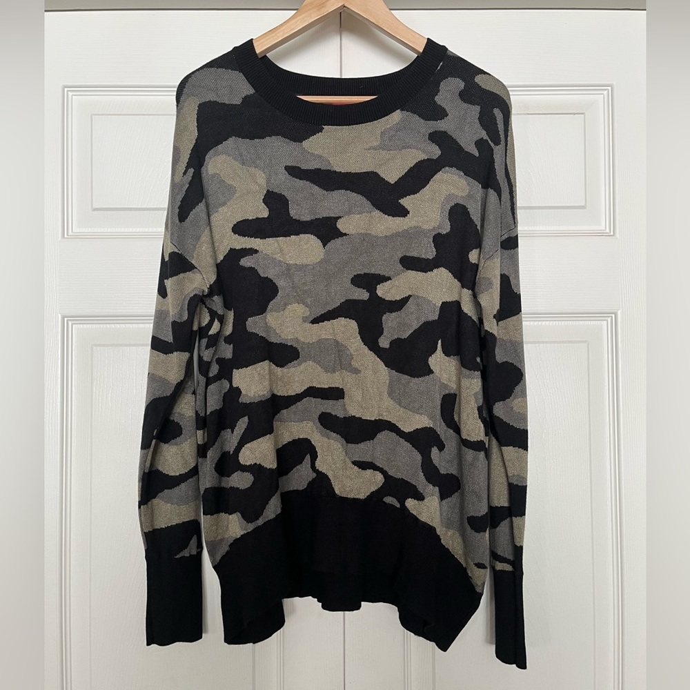 {Isaac Mizrahi} Camo Crewneck Sweater - Women's XXL